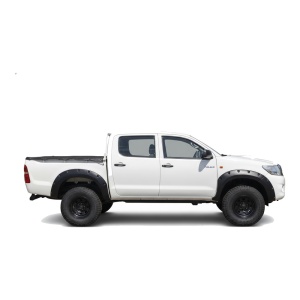 Profil lateral al modelului Toyota Hilux Vigo (2011-2015) cu overfendere Kut Snake 50 mm.