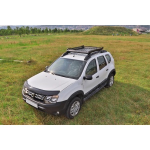 Portbagajul AQM4WD S40 montat pe plafonul unui vehicul Dacia Duster.