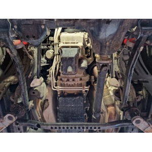 Compartimentul motor al unui Jeep Wrangler JL (2018+) înainte de montarea scutului de protecție.