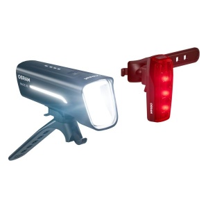 Lămpile LED Osram pornite, cu lumina albă frontală activă.