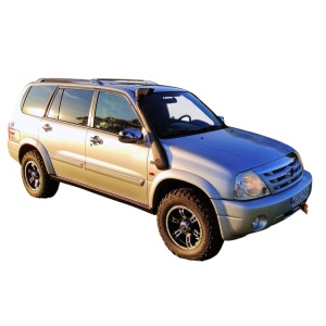 Vedere laterală a snorkelului ORE4X4 montat pe un Suzuki Grand Vitara 1, partea dreaptă.