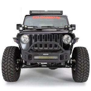 Jeep Wrangler JL echipat cu bara față Go Rhino Rockline, vedere frontală completă.