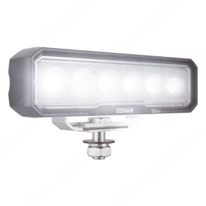 Bara LED cu luminile aprinse, demonstrând intensitatea luminii albe.