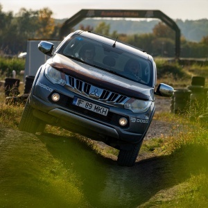 Curs Off-Road Complet cu Dacia Duster, Mitsubishi L200 & Toyota Land Cruiser Academia Titi Aur