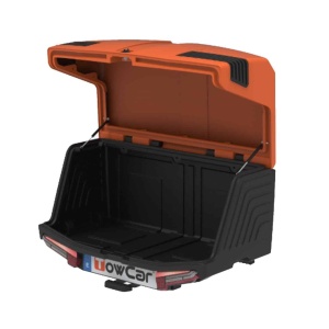 Cutia portbagaj Towbox V3 Sport deschisă, prezentând spațiul interior de depozitare.