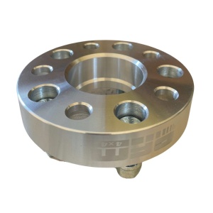 Distantierul OFM4x4, prezentat într-un unghi care subliniază grosimea de 30mm.
