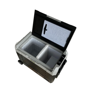 Frigider auto portabil cu roti 46.7 L, cu compresor, alimentare 12V/24V/220V, Bluetooth, control digital, -20°C +20°C EMD4x4