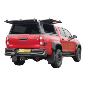 Hardtop AQM G80 cu 3 geamuri laterale rabatabile, pe o Toyota Hilux.
