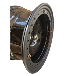 Vedere laterală a jantei Beadlock OFM4x4 RESIGILAT R16, evidențiind inelul de blocare pentru Jeep Wrangler JK.