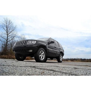 Jeep Grand Cherokee WJ/WG echipat cu kitul de suspensie Rough Country.