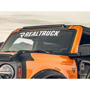 Lampa marker AeroCab Pro montată pe un Ford Bronco, vedere frontală de aproape.