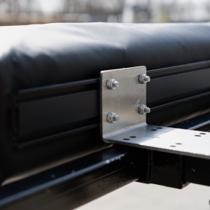 Marchiză auto CampTalk, 200 x 250 x 210 cm, acoperire 5 m², 10 kg, rezistent la apă, montaj rapid, compatibil cu orice mașină echipat cu bare transversale sau roof rack.