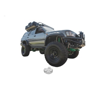 Overfenderele Kut Snake de 95 mm pe partea șoferului, văzute din unghi jos la Toyota 4Runner.