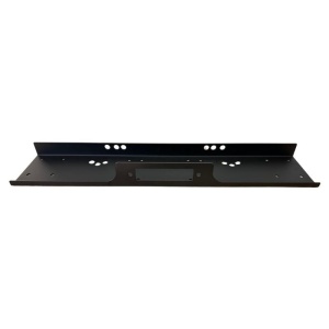 Suportul universal pentru troliu de 8500 lbs, cu orificii de montare vizibile.