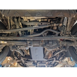 Scut motor metalic Scut Protection montat sub un Jeep Wrangler JL (2018+).