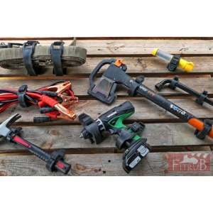 Diverse scule și accesorii fixate cu clemele universale Fitrub, 22–31 mm.