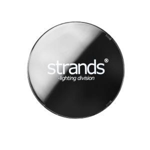 Vedere frontală a capacului Strands cu logo-ul brandului.
