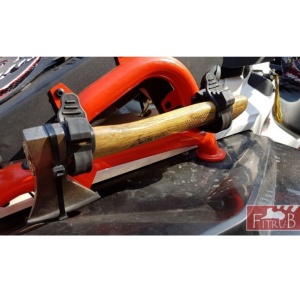 Clema universală din cauciuc Fitrub 60-87mm, pentru prinderea topoarelor pe ATV.