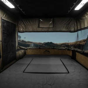 Cort de acoperis auto 2-3 persoane, cu două niveluri, compatibil cu autovehicule tip pick-up, acționare automată, Wingman Wild Land