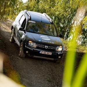 Experiență Off-Road All-inclusiv - Aventură Controlată, Adrenalină și Siguranță pe Circuitul Academiei Titi Aur