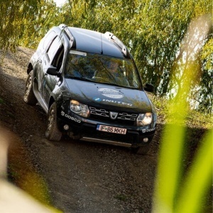Experiență Off-Road cu Dacia Duster - Aventură Controlată, Adrenalină și Siguranță pe Circuitul Academiei Titi Aur