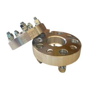 Două flanșe distanțier OFM4x4 de 30mm, cu șuruburi și inel de centrare vizibile.