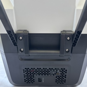 Frigider auto portabil cu roți 30.5 L, cu compresor, alimentare 12V/24V/220V, Bluetooth, control digital, -20°C +20°C, EMD4x4