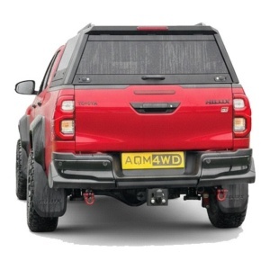 Vedere din spate a hardtopului negru AQM G80 montat pe un pick-up.