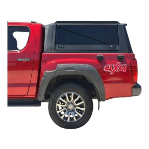 Hardtop AQM4WD G80 pentru Toyota Hilux, cu geamuri fumurii rabatabile.