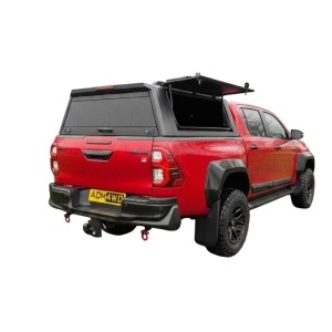 Hardtopul cu geamurile laterale deschise, pe Toyota Hilux.