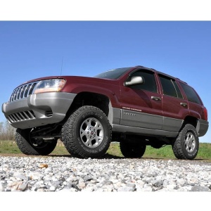 Jeep Grand Cherokee WJ echipat cu suspensia Rough Country.