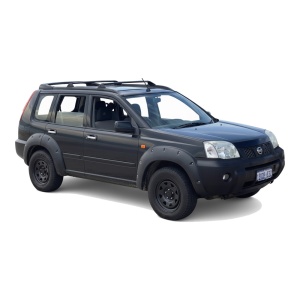 Vedere frontală a overfenderelor Kut Snake de 45 mm pe Nissan X-Trail T30 (2001-2007).