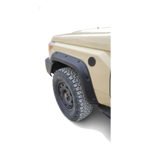 Vedere laterală a overfenderului față Kut Snake de 50 mm, pe Toyota Land Cruiser 79.