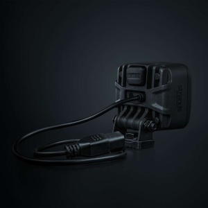 Spatele proiectorului LED Strands QB 31W, evidențiind cablul de alimentare.