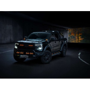 Proiector LED FOR9T 108×65 mm, 31W, 1400 lm, rază 48 m, 6500K, fascicul larg No-Glare, lumină de poziție galben și roșu, carcasă aluminiu negru, lentilă clară, suport oțel inoxidabil, rezistent la apă și praf (IP69K), Strands