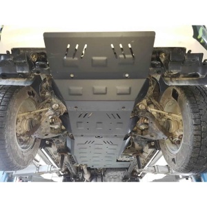 Scutul metalic montat pe partea inferioară a unui Toyota Hilux.