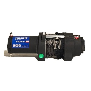 Prim-plan cu troliul Husar Winch și eticheta de control calitate.
