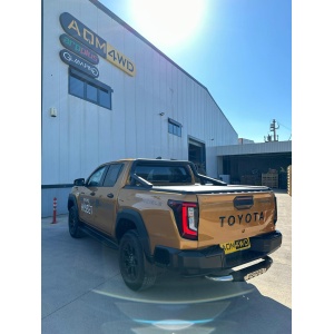 Bară protecție spate Titanic Plus Chrome AQM4WD PAK25 pe Toyota Hilux (2026+) în exterior.