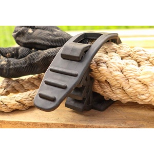 Clema (suport) din cauciuc universală 40–60 mm pentru prindere lanterne, topoare, scule sau accesorii auto și camping, Fitrub