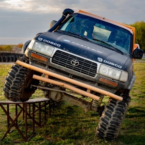 Experiență Off-Road cu Mitsubishi L200 și Toyota Extrem - Aventură Controlată, Adrenalină și Siguranță pe Circuitul Academiei Titi Aur