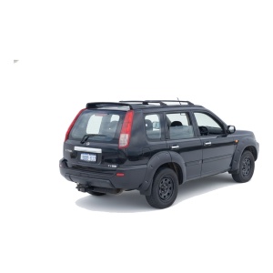 Vedere din spate a overfenderelor de 45 mm pe Nissan X-Trail T30 (2001-2007).