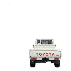 Vedere din spate a vehiculului Toyota Land Cruiser 79 Single Cab (2024+) echipat.