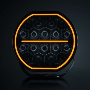 Proiector LED Big Energy 9″, 112W, 10700 lm, rază 644 m, 6500K, poziție albă/amber, 10–32V, cablu 1000 mm, aluminiu, policarbonat, rezistent la apă și praf (IP67/IP69K), Strands