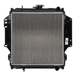 Radiator NRF pentru Suzuki Samurai (1988-2004), cu eticheta de identificare vizibilă în partea dreaptă.