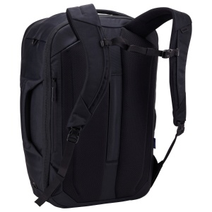 Vedere din spate a rucsacului Thule Subterra 2 Convertible Carry-On de 40L, cu bretele.