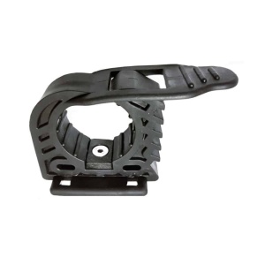 Prim-plan cu o clemă universală Fitrub, 22–31 mm, evidențiind mecanismul de prindere.