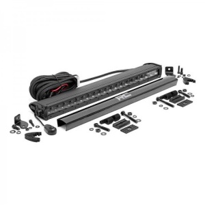 Kit complet cu bara LED, cablajul electric și accesoriile de montaj incluse.