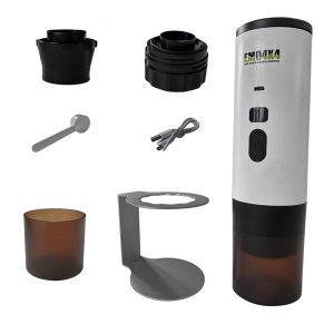 Componentele și accesoriile incluse pentru espressorul portabil.
