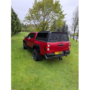 Hardtop negru pentru Mitsubishi L200 (2020-2025), cu 3 geamuri fumurii securizate rabatabile și geam frontal culisant AQMCAB G80