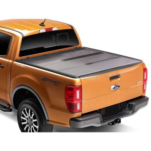 Închidere benă tri-fold OFD montată pe un Ford Ranger Double Cab (2011-2022) portocaliu.